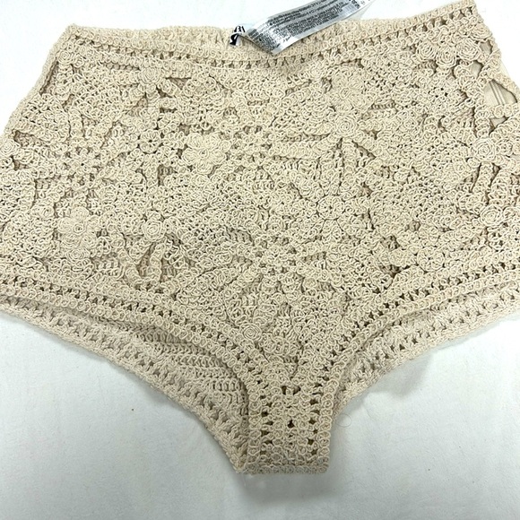 Zara knitted 🧶 brand new never used shorts, stunning size small - Picture 5 of 5